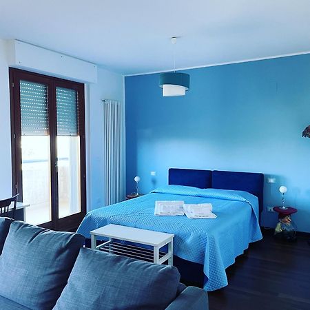 Attico Vista E Fronte Mare Zaffiroblu Con Posto Auto Daire Montesilvano Marina Dış mekan fotoğraf